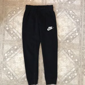 Boys Nike sweat pants joggers.  Size small black